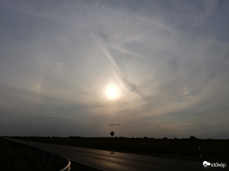 Kicsit homály, de melléknap:)