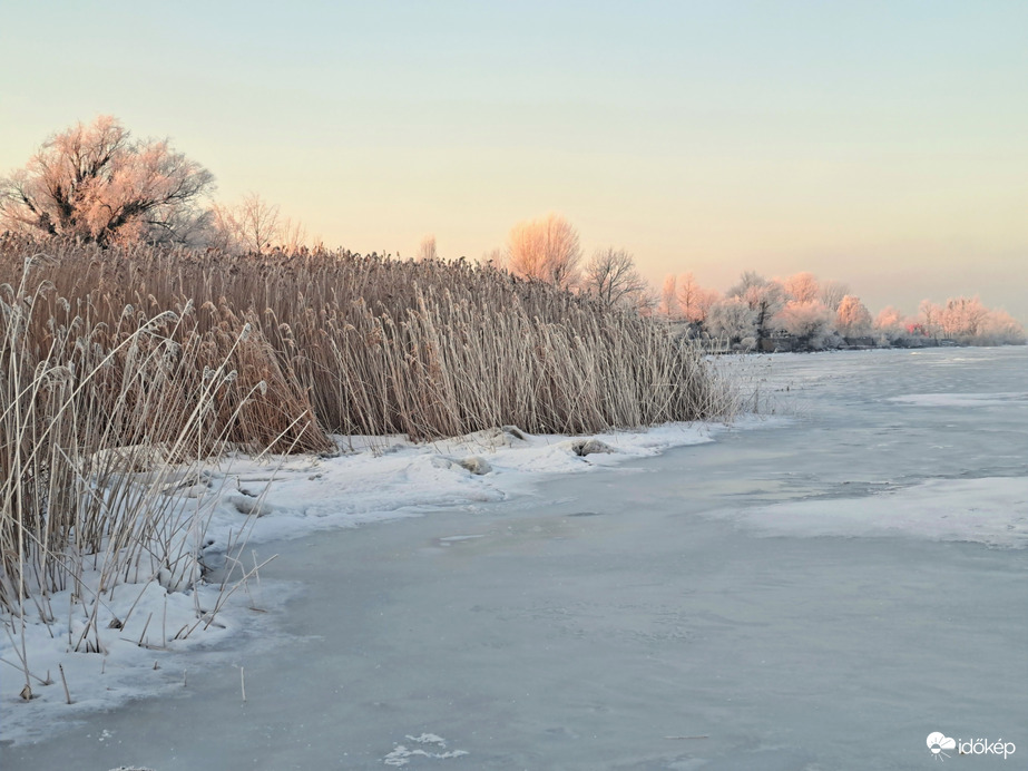 Fagyos, ködös napkelte