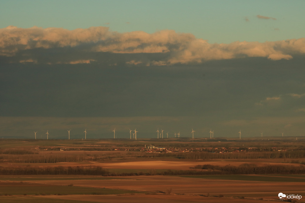 Szélkerekek szombati szélben