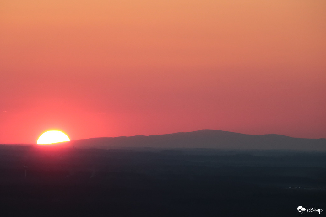 Alkonyatkor az Alpok vonalai