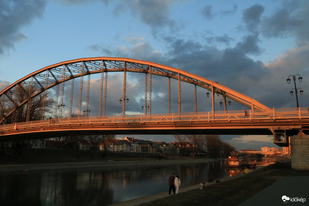 Felhők Valentin napon