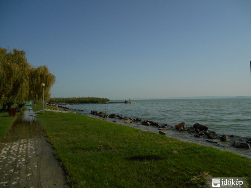 Magas vízállás a Balatonon