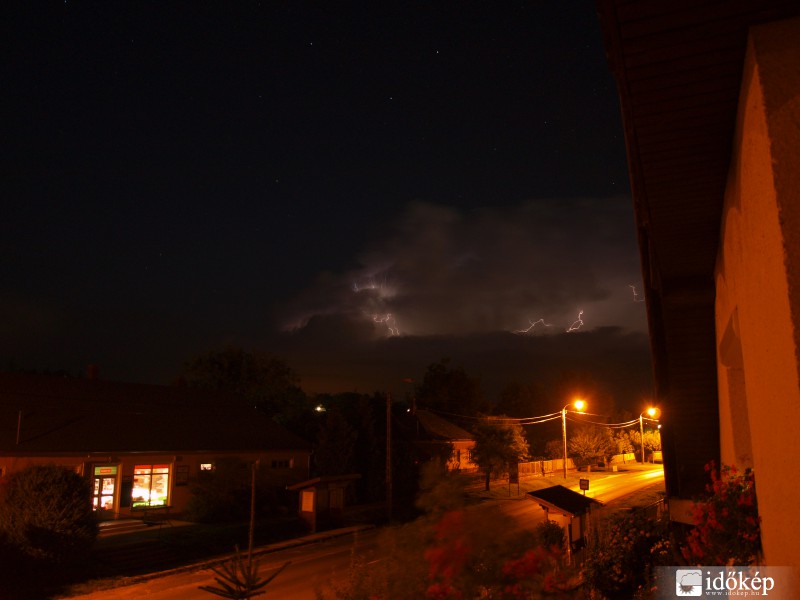 Egyenlőre csak felhők között villámlik!