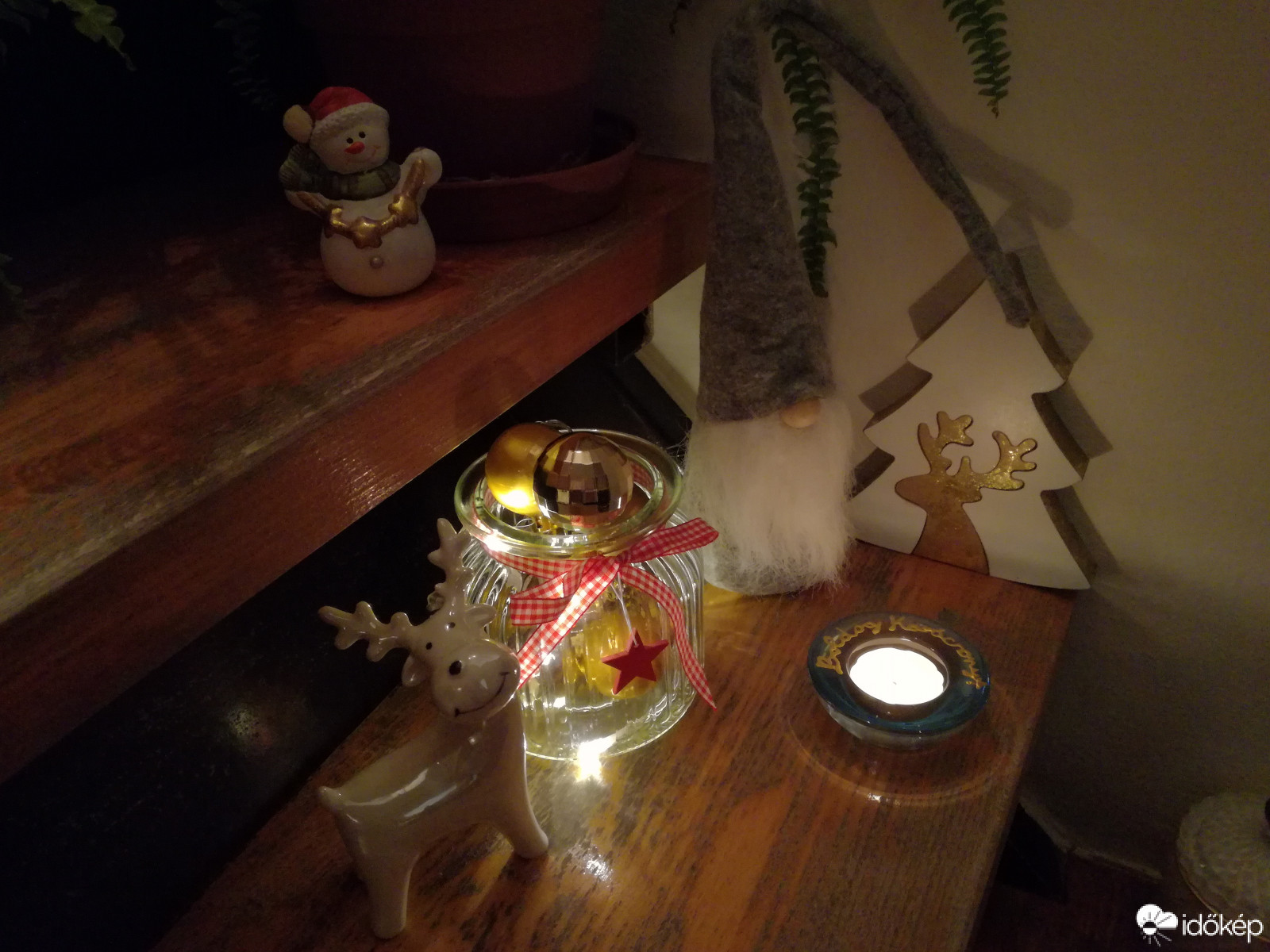 Nagyon boldog, békés, egészségben gazdag karácsonyt kívánok! :)