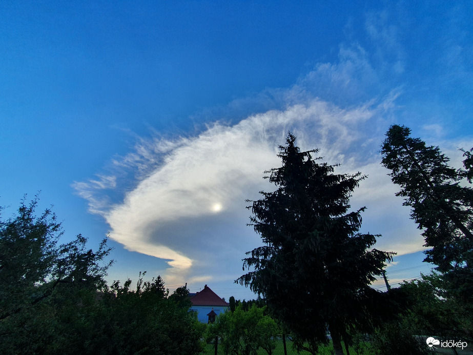 Az első halacska az égen hétfő este