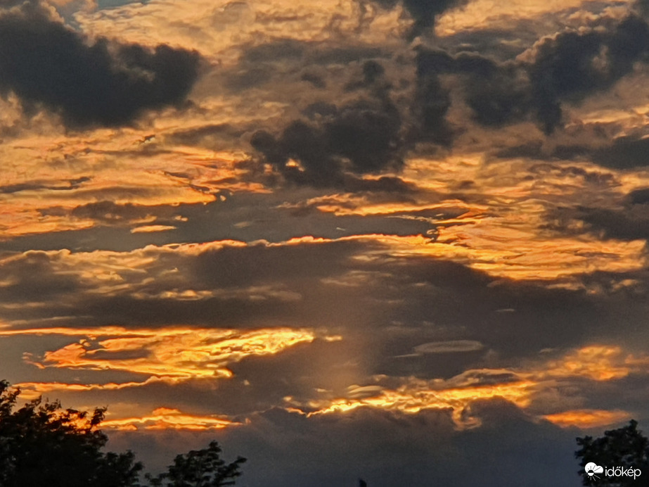 Szerdai felhős napnyugta...közelebbről
