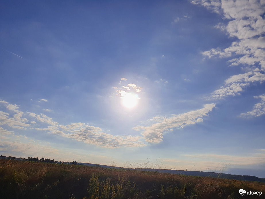 Angyalszárnyakon glóriával 