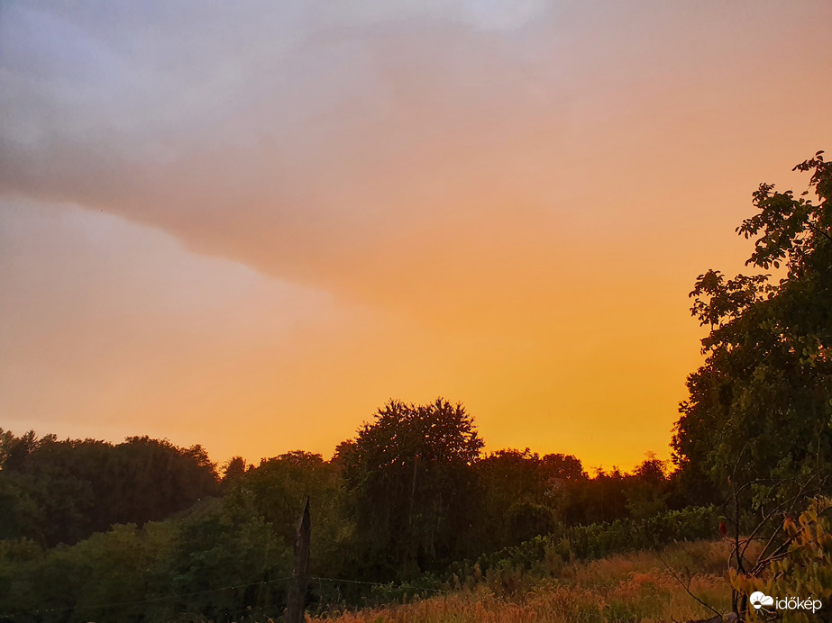2022.08.20. Naplemente valahol a felhők mögött
