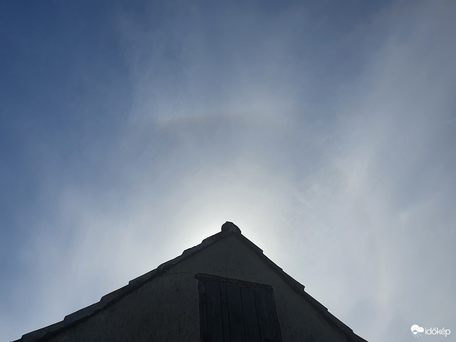 Szerda délelőtti naphalo halványan zenit körüli ívvel