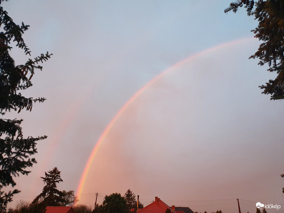Szivárvány a "napkeltében" ...részlet a teljesből