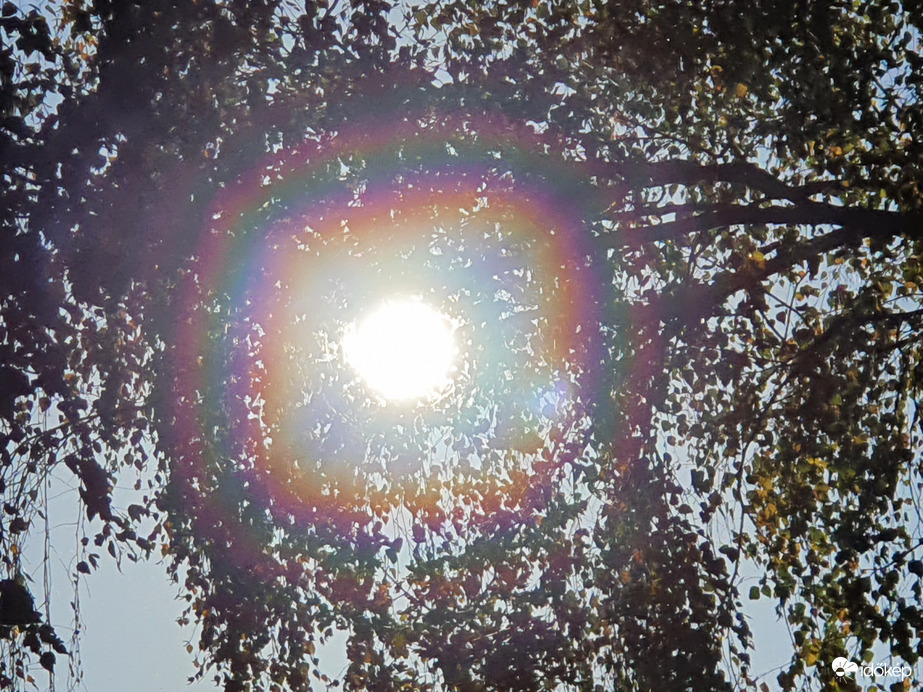 Optikai csalódás, de akár napkoszorú is lehetne ;)