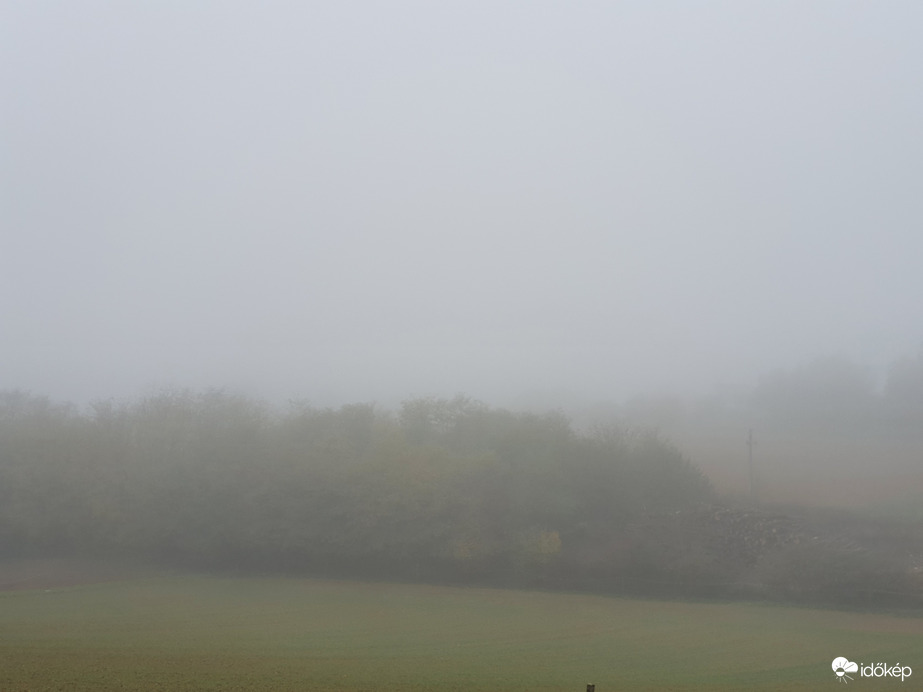 Köd...háttérben a göcseji dombok lennének :(