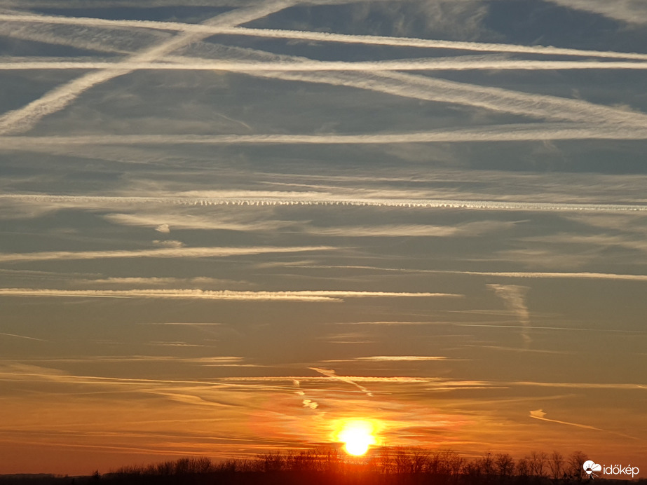 Pénteki napnyugta...csíkosan