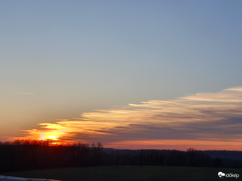 Csütörtöki napnyugta 12.28.