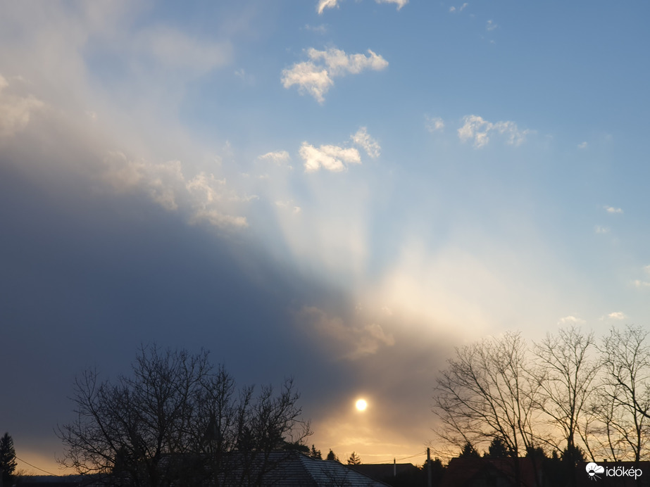 Reménysugaras búcsú a naptól