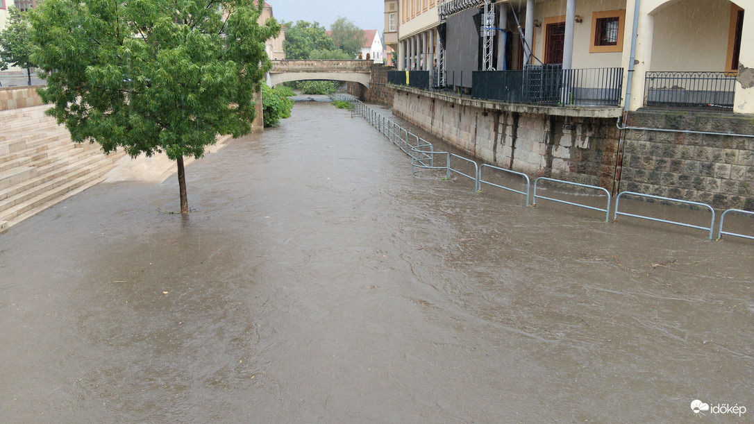 Áradás.