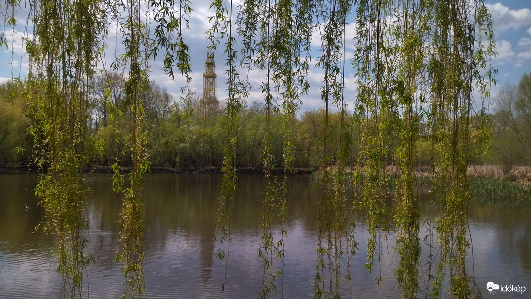 "Függönyön" keresztül.