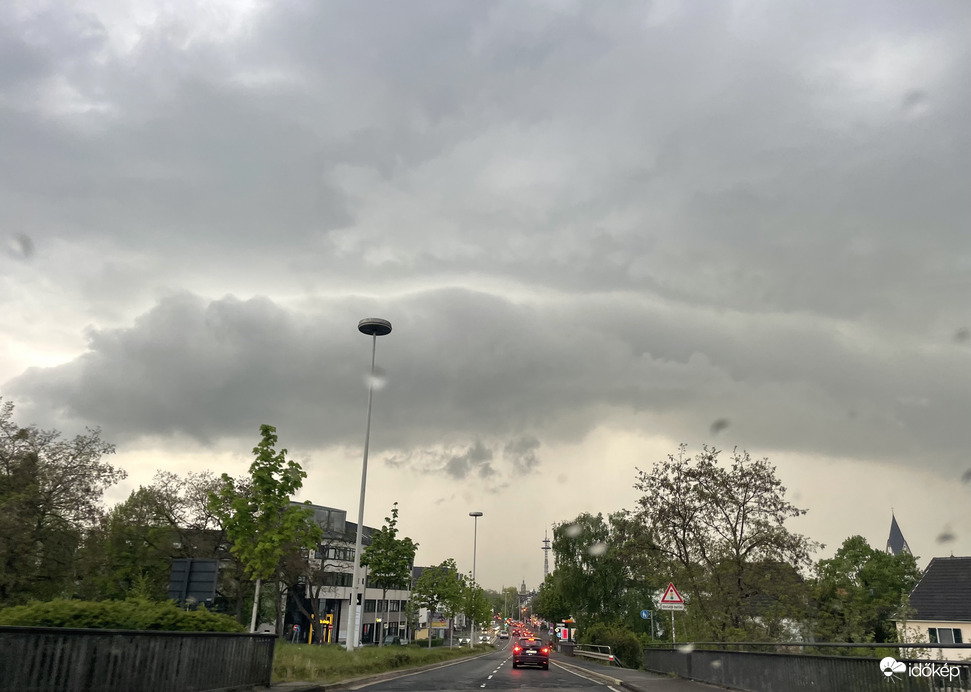 Zivatar peremfelhője Bonn-ból.