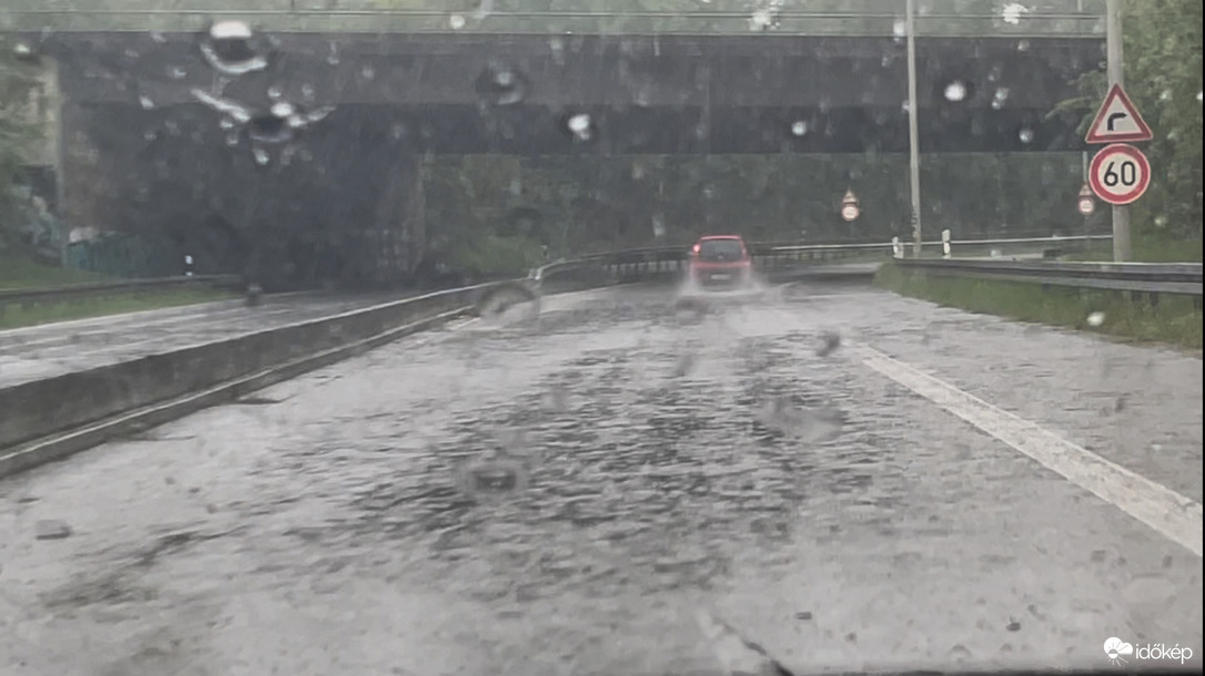 Eláradt az autópálya Bonn mellett!