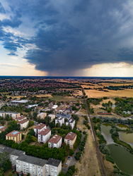 Vihar a város szélén