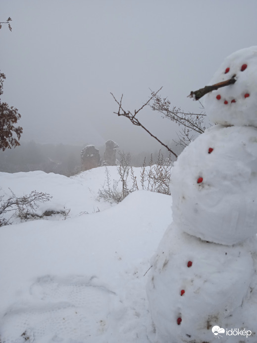 Hóember a Teve-sziklánál
