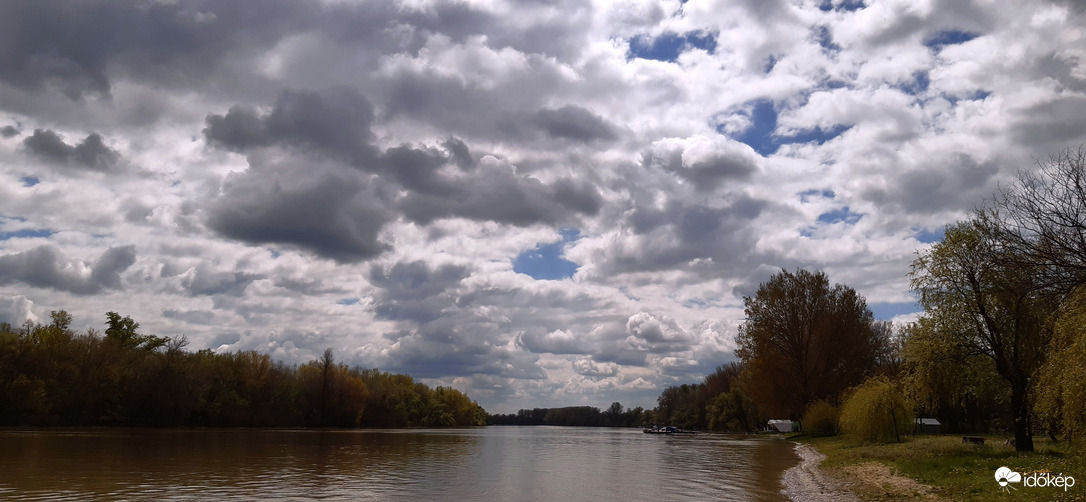 Algyő,Tisza part ma is szép felhős volt :)