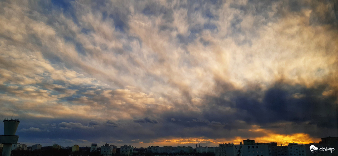Szeged felhős, szeles 8°C