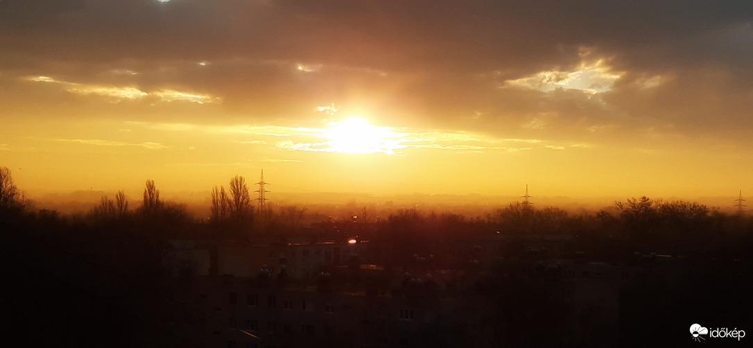 Szeged, párásan ébredt a vasárnap 