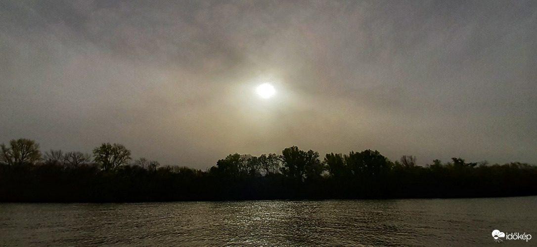 "Sivatagos" tiszai napkelte