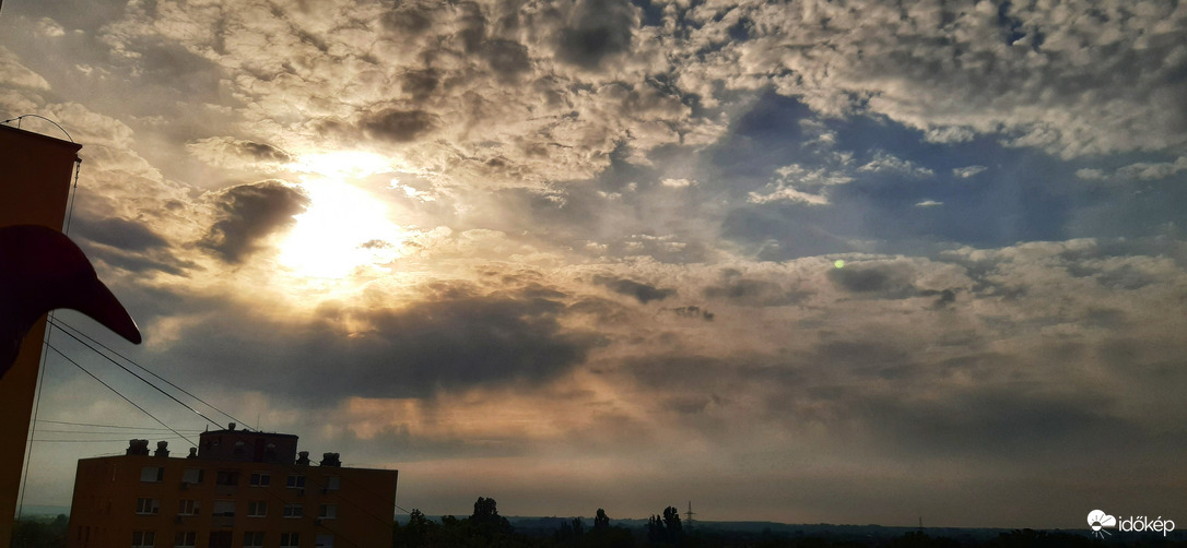 Tyndall sugarak ma reggel