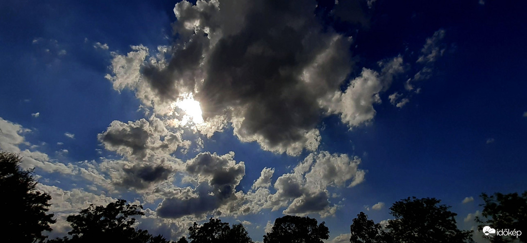 ...felhősödünk, felhősödünk. Algyő