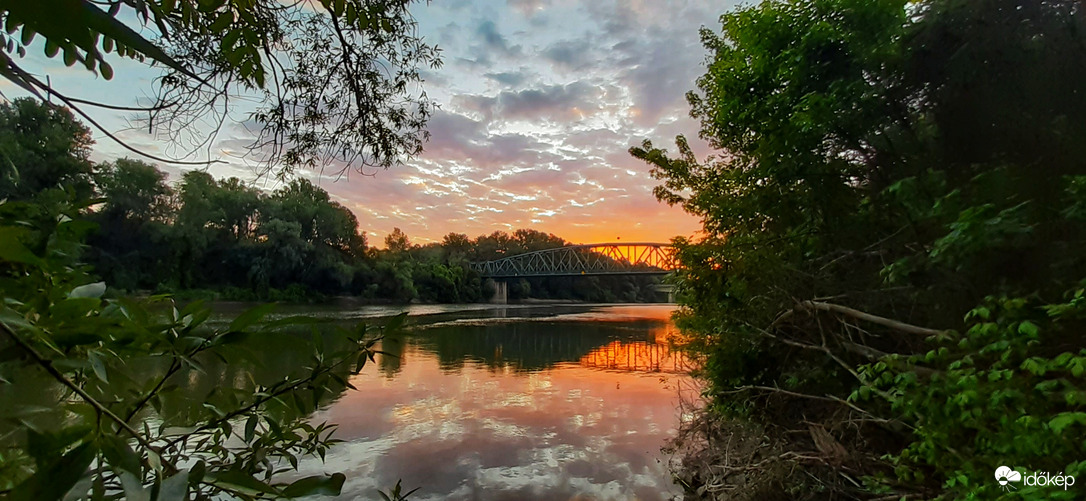 Jó reggelt, üdv. a Tiszáról :)