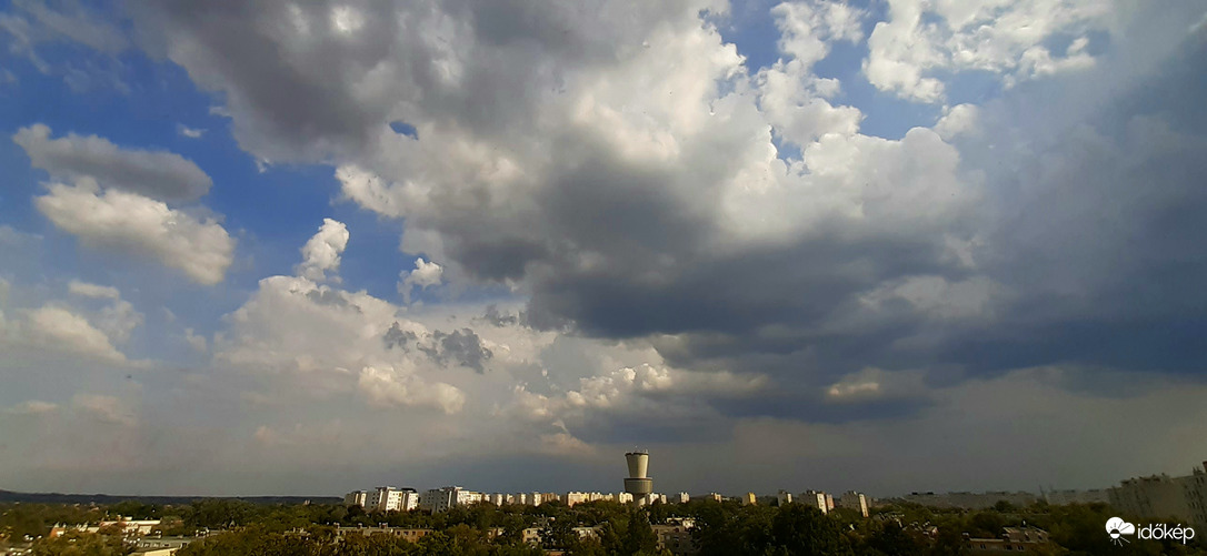 Szeged 33°C fülledt meleg, elkerülő felhőzettel :(
