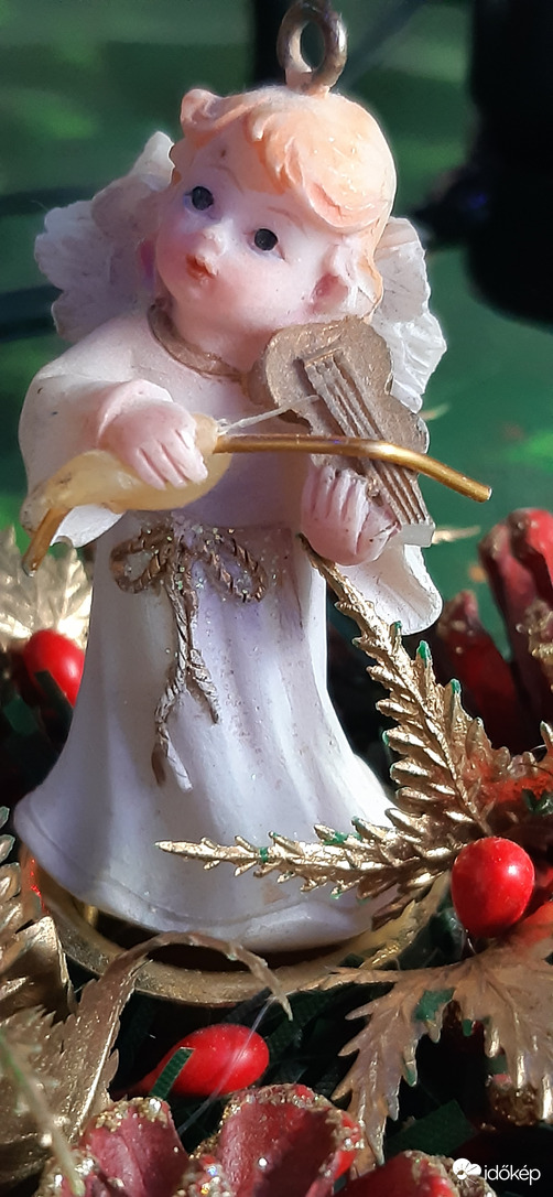 Áldott,meghitt,szeretet teljes szép karácsonyt kívánok minenkinek szeretettel! :)