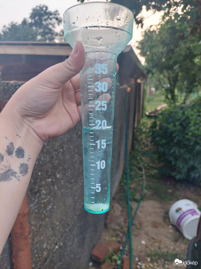 Mai zivatar után Nemesbődön 