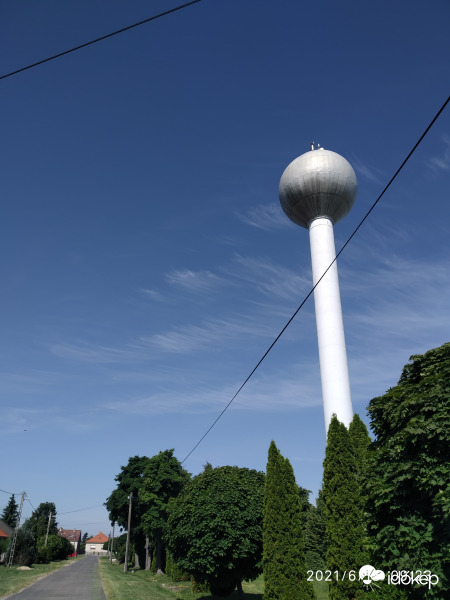 Odafent nagy a szél 