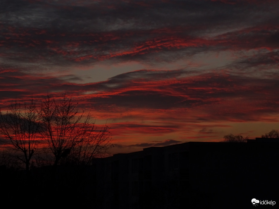 Vöröslő égbolt...