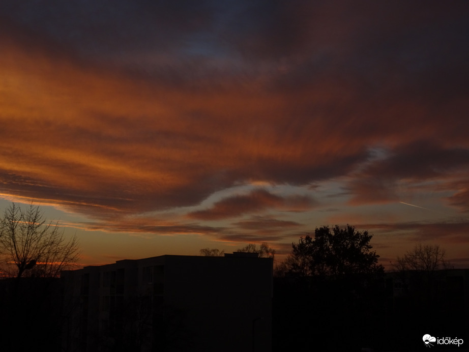 Érdekes naplemente...