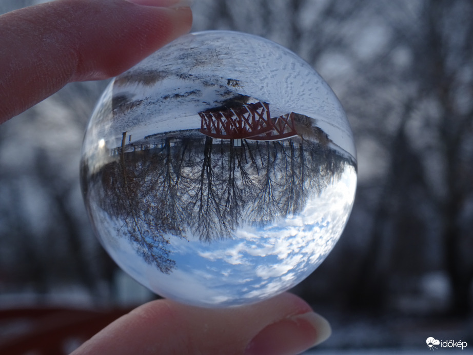 Gömbbe zárt téli táj 