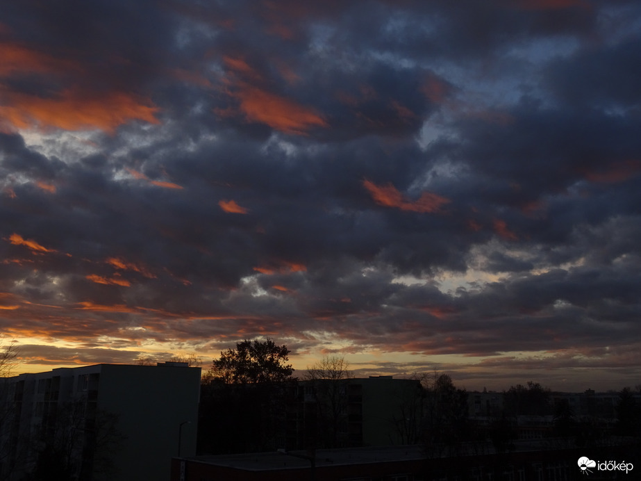 Az év utolsó naplementéje 