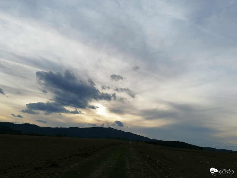 Ezek a felhők mindig eltakarnak