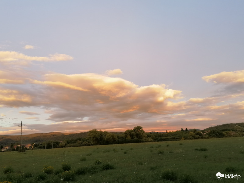 Napsütéses felhő 