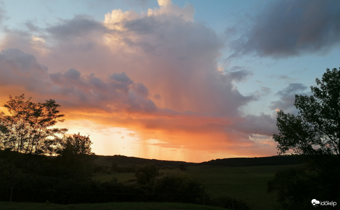 Zápor a naplementében 