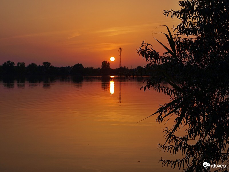 Kék tói naplemente