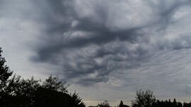 Undulatus asperatus, ma dél körül.