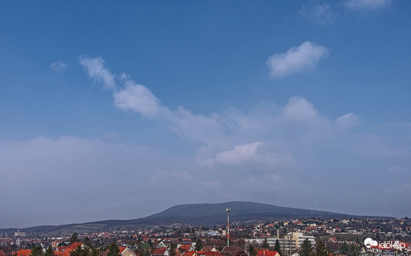 Pécs közepesen felhős, napsütés +7°C   2018.03.27. 10:13
