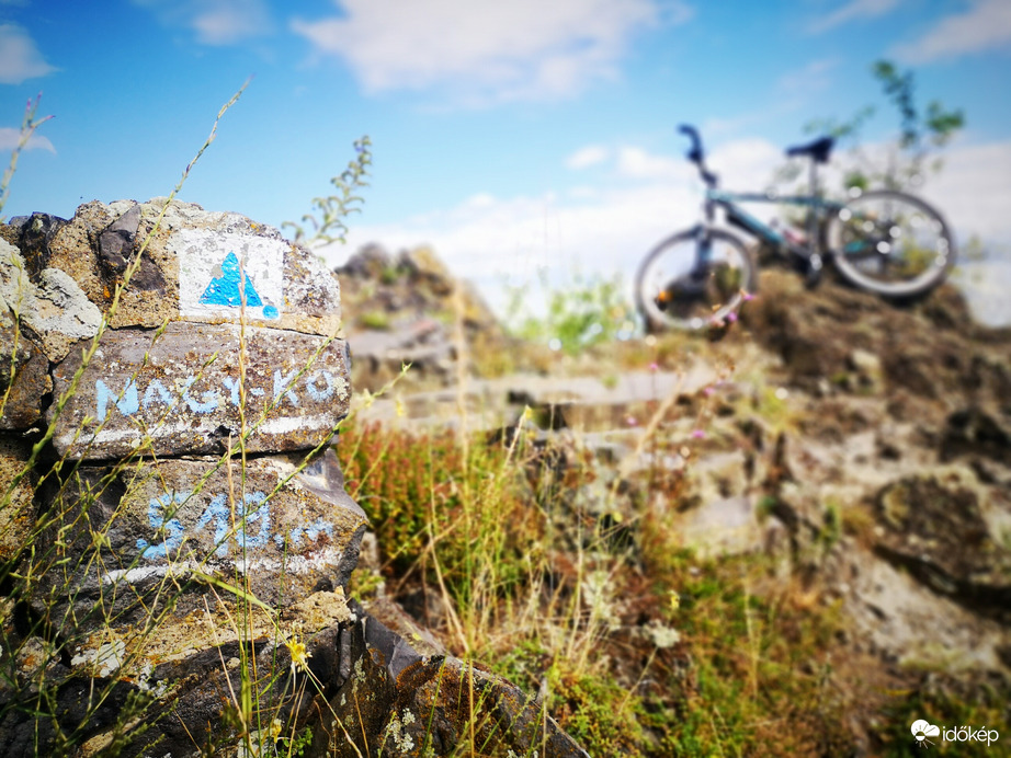 A jelzett kő a sziklára érve