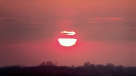 Hétzáró tavaszi alkonyunk 