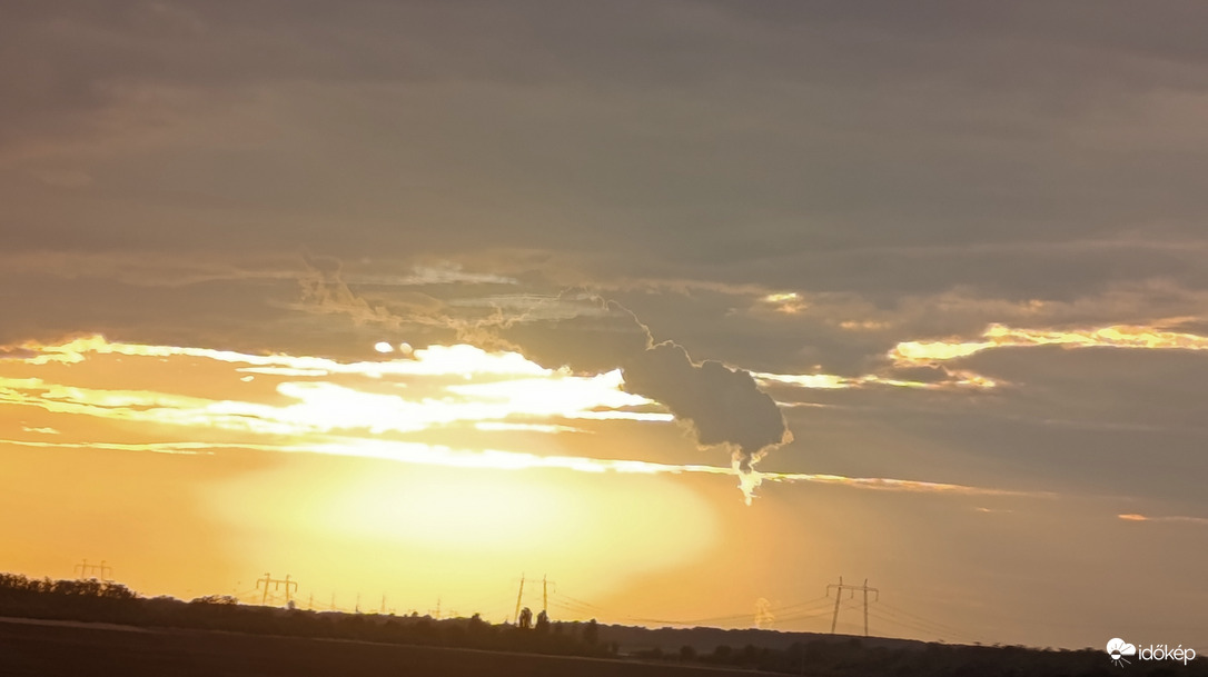 Pirocumulus a Visontai Hőerőmű fölött