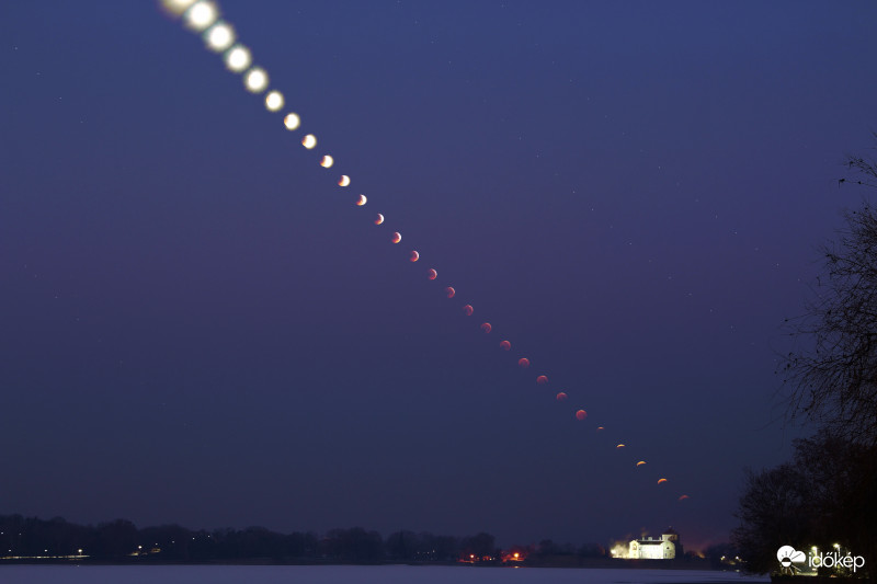 Hajnali holdfogyatkozás a Tatai tó felett.